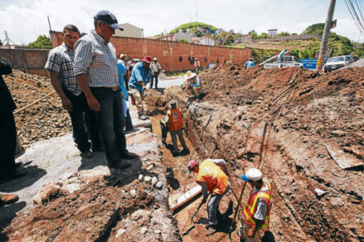 Capitalinos invierten 3.8 millones en mejorar red vial