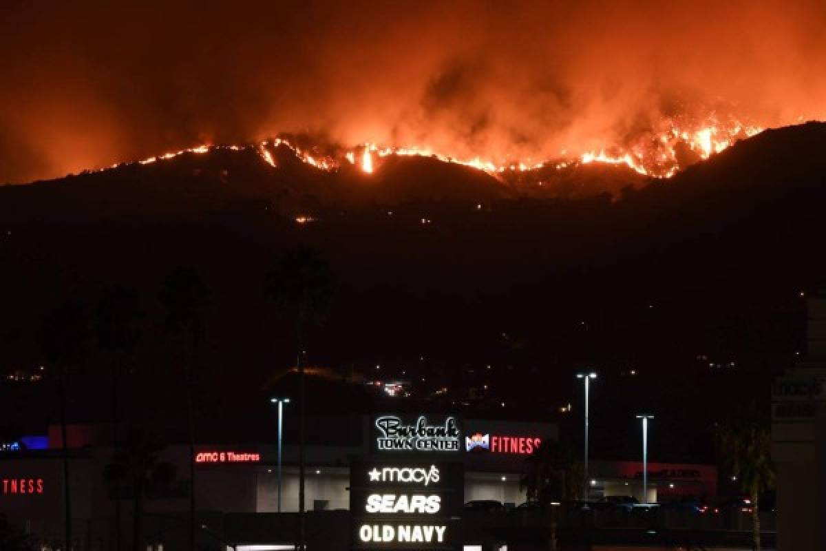 Incendio sin precedentes en Los Ángeles, más de 500 viviendas evacuadas