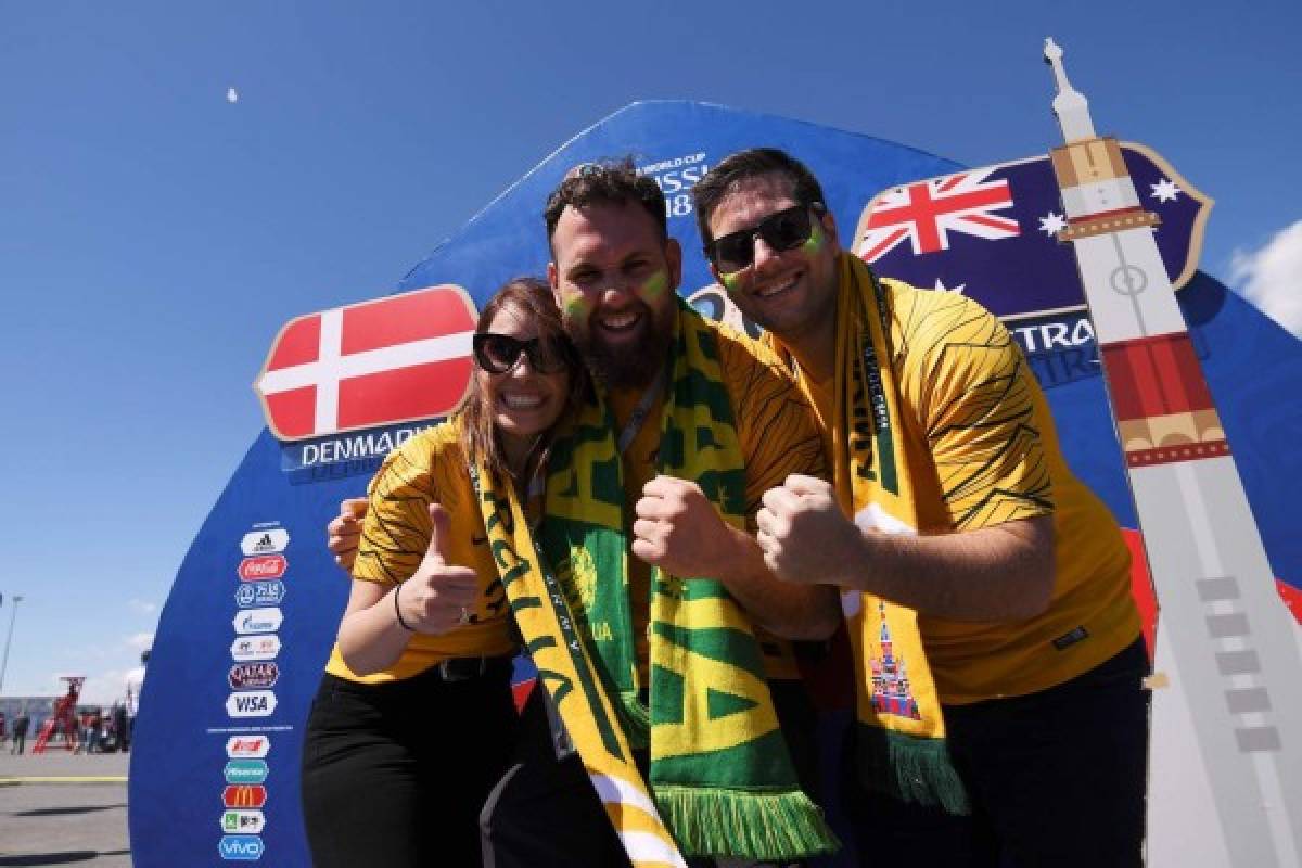 Ambientazo el que viven los aficionados en el partido de Dinamarca vs. Australia