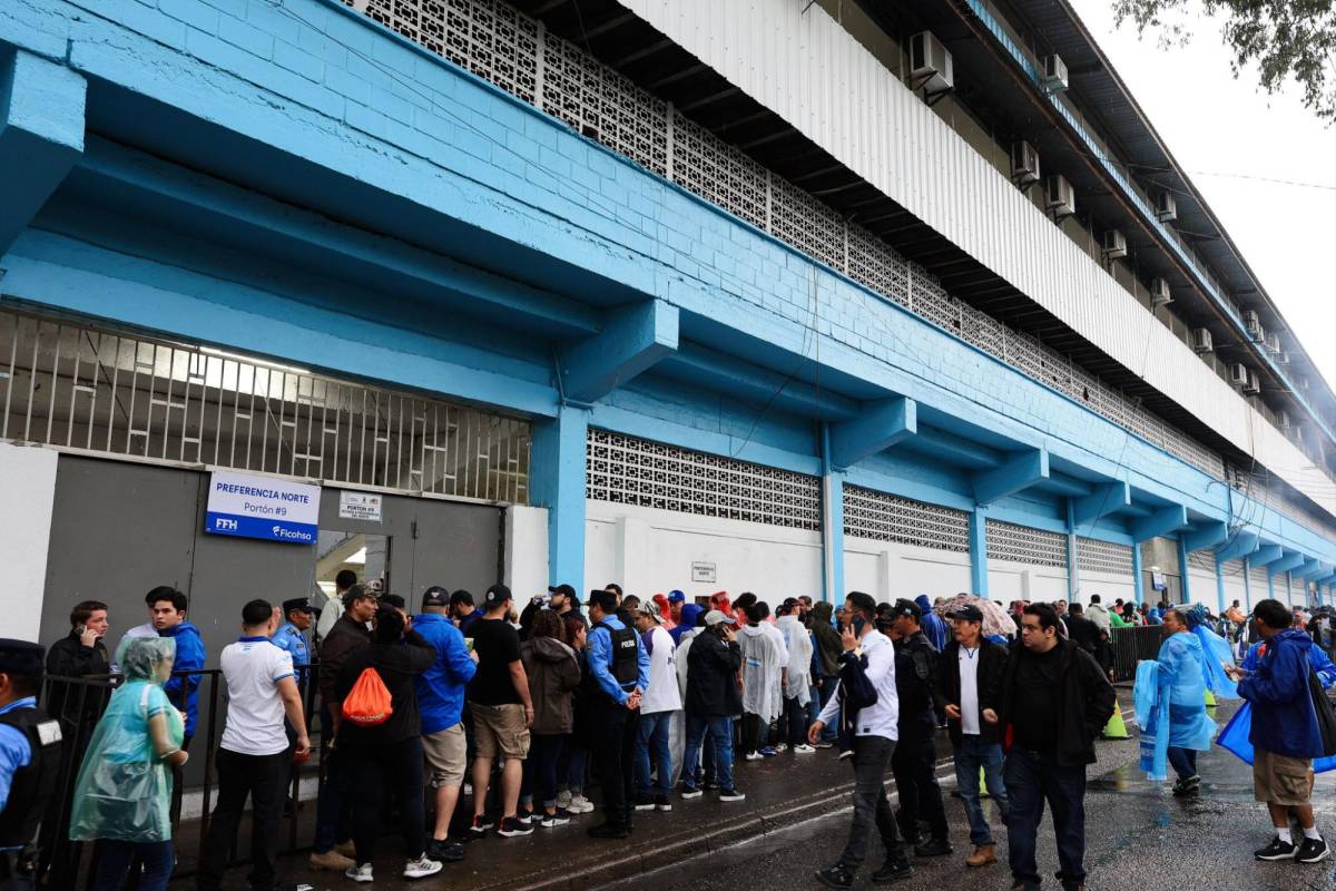 ¡Locura por la H! Ambiente de fiesta se respira previo al Honduras vs México en San Pedro Sula