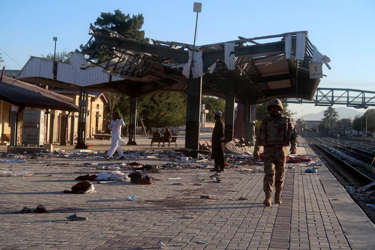 Imágenes que dejó la explosión en estación de trenes de Quetta, Pakistán