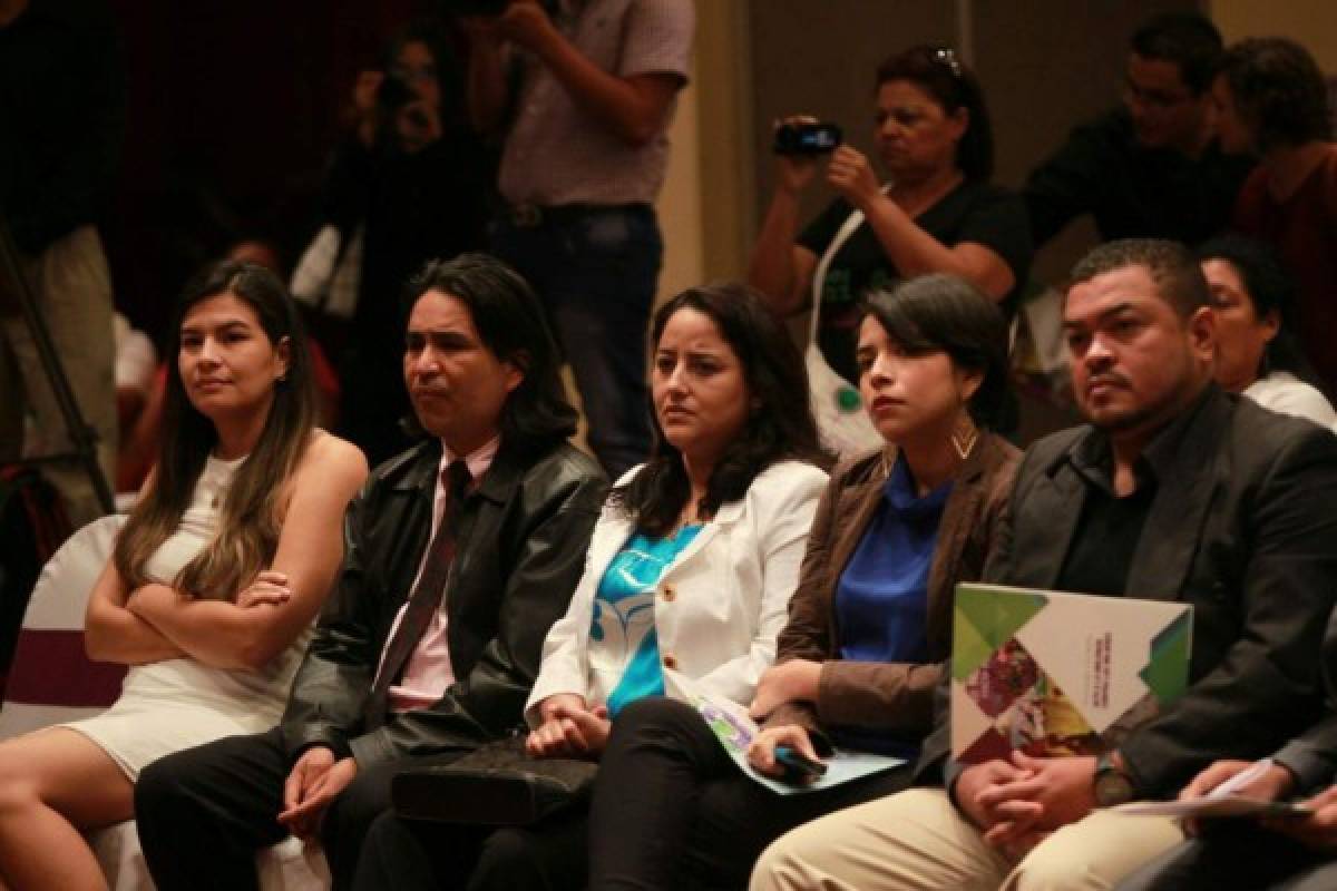 Fotoperiodista de EL HERALDO, gana premio fotográfico contra la violencia femenina