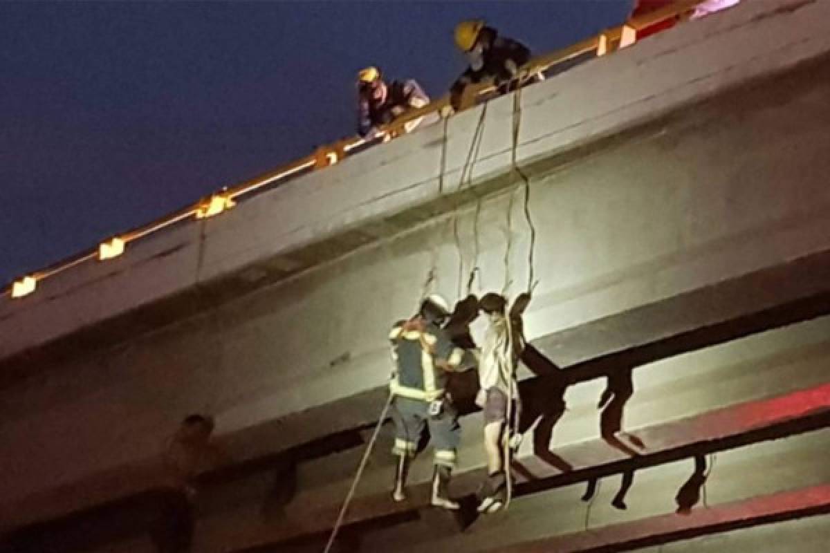 México: cuelgan seis cadáveres en puentes de turística Baja California