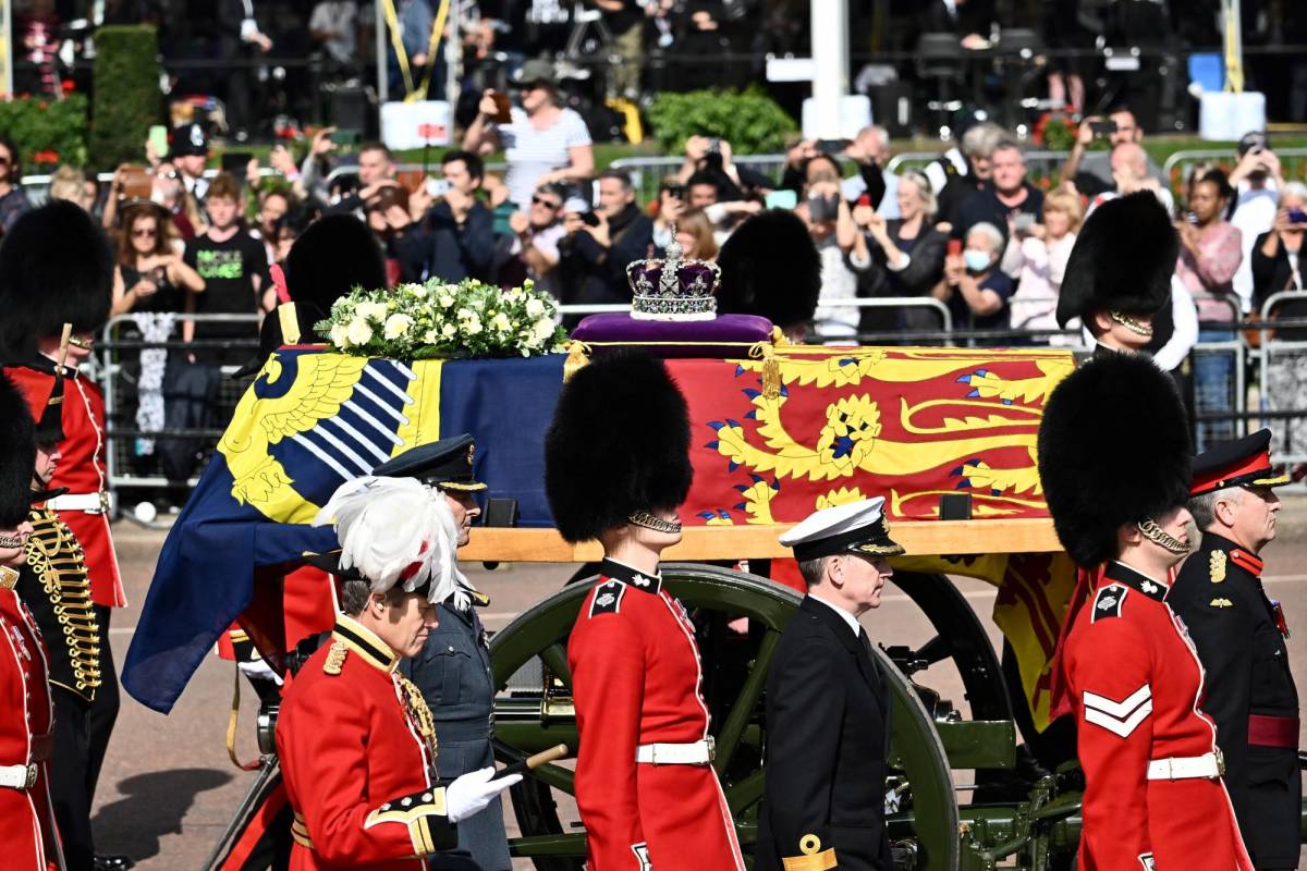 Los soldados moverán el féretro desde Westminster Hall hasta el fuste y luego hasta el interior de la Abadía de Westminster.