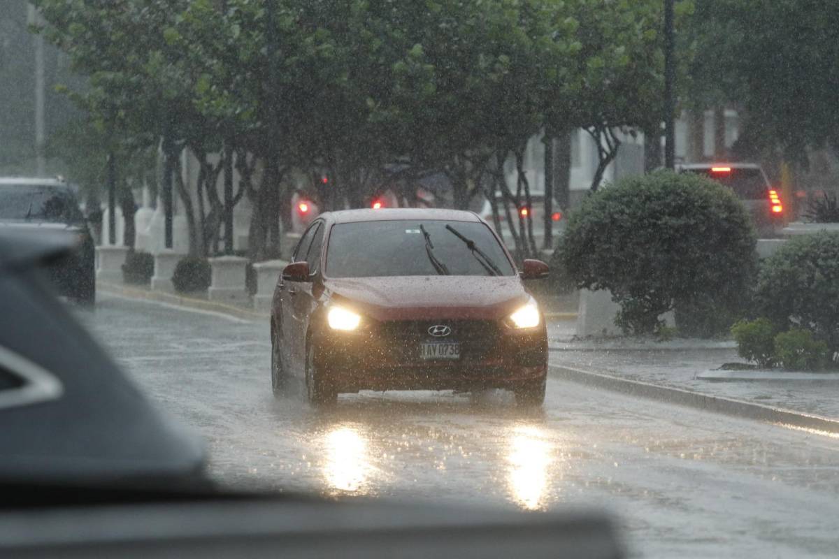 Tormenta Sara se comienza a sentir en Honduras ¿se jugará partido ante México?