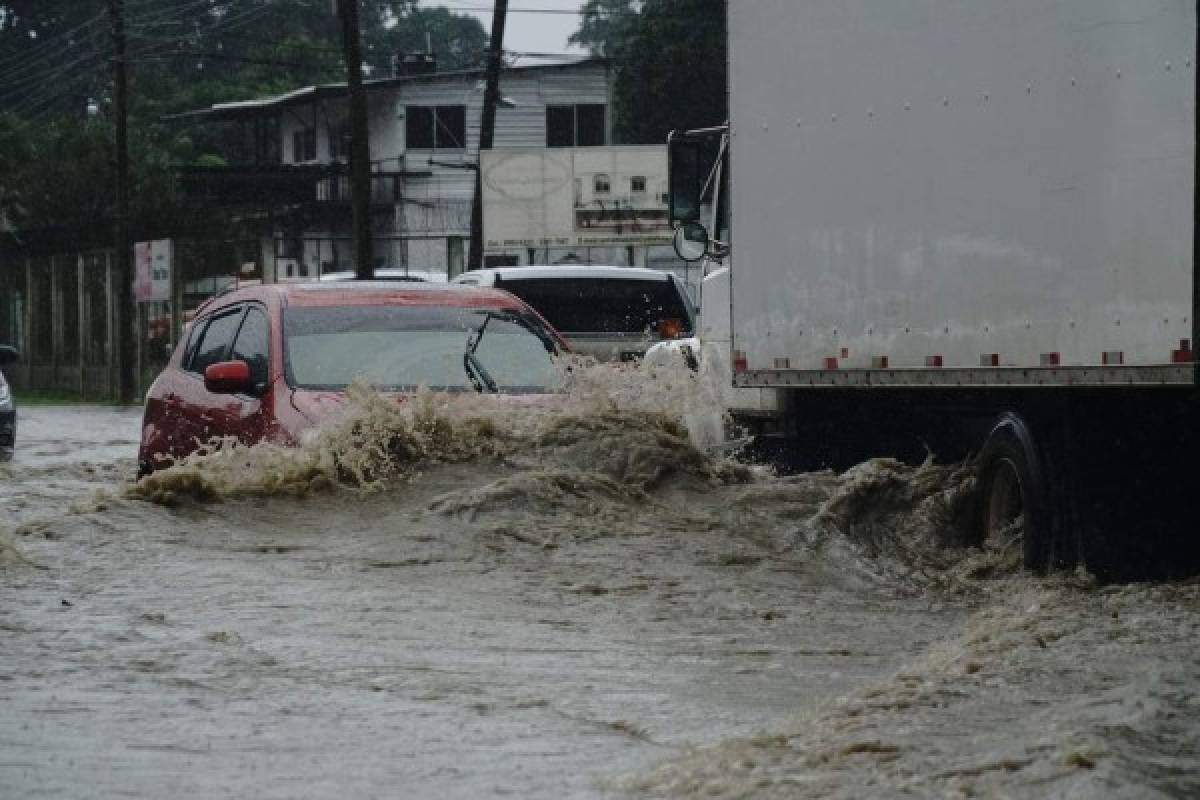 Caos y daños dejan fuertes lluvias en la zona norte