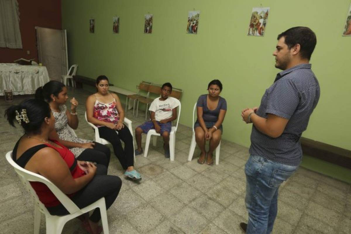 Hondureño encontró en el servir su razón para vivir