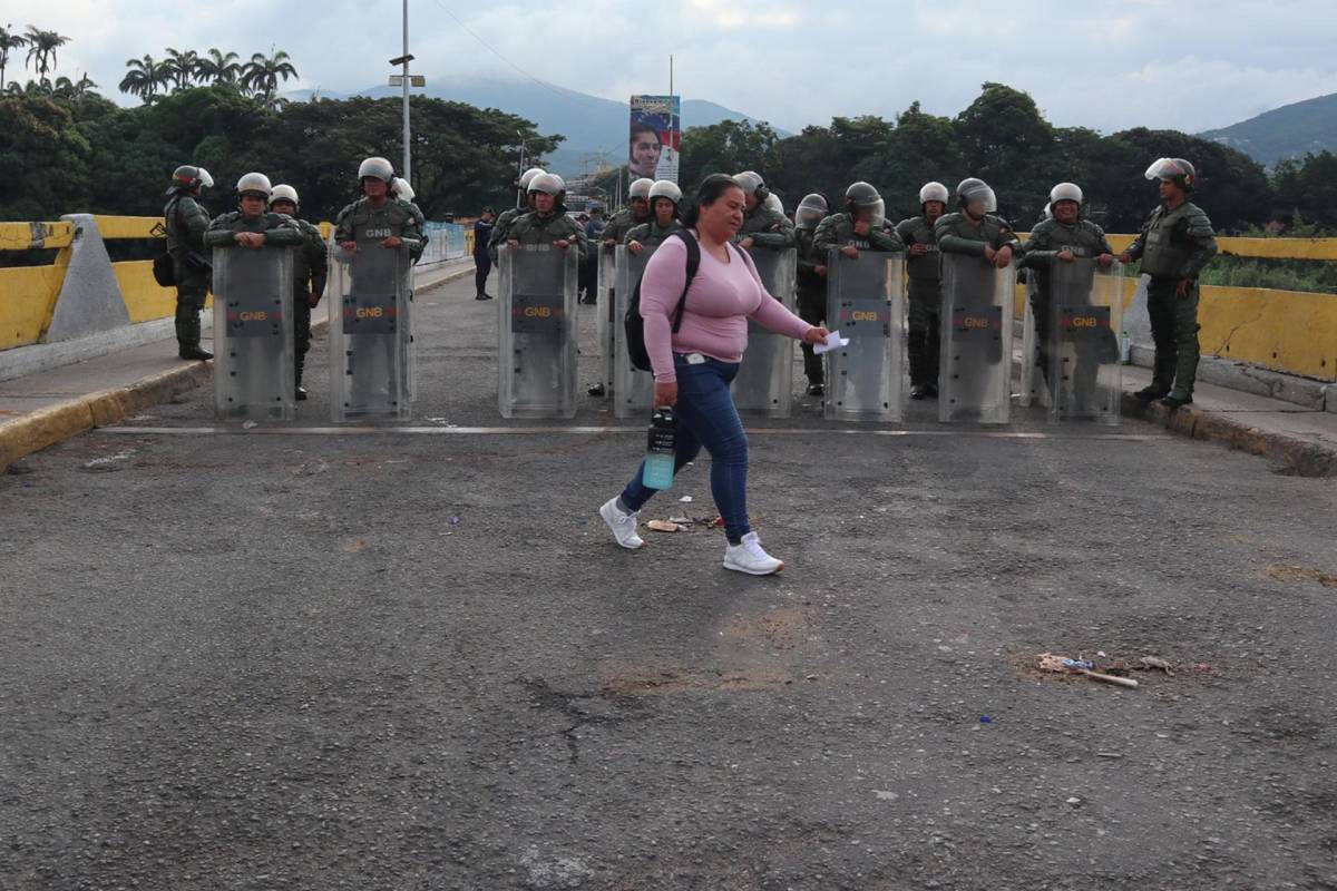 Para evitar ingreso de Edmundo González, Venezuela cierra frontera terrestre y aérea con Colombia