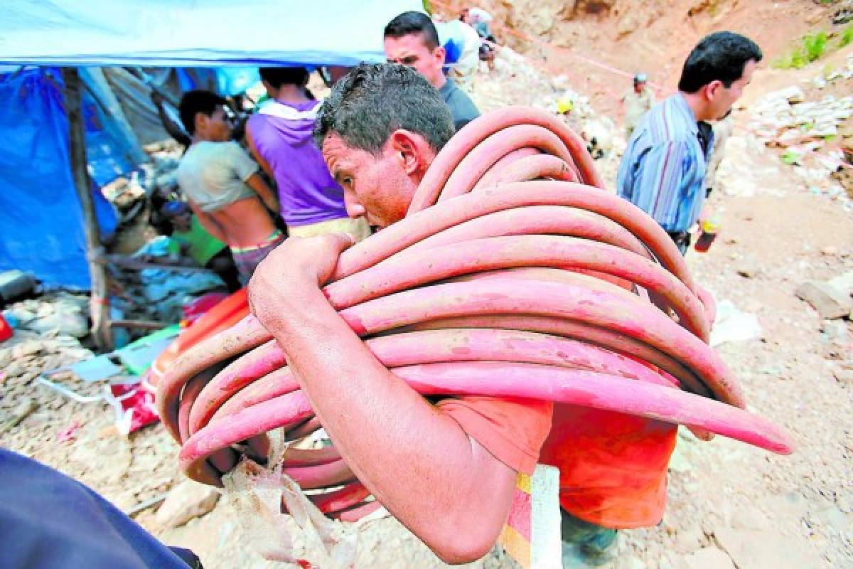 A 40 horas de la tragedia que pone en riesgo la vida de once mineros