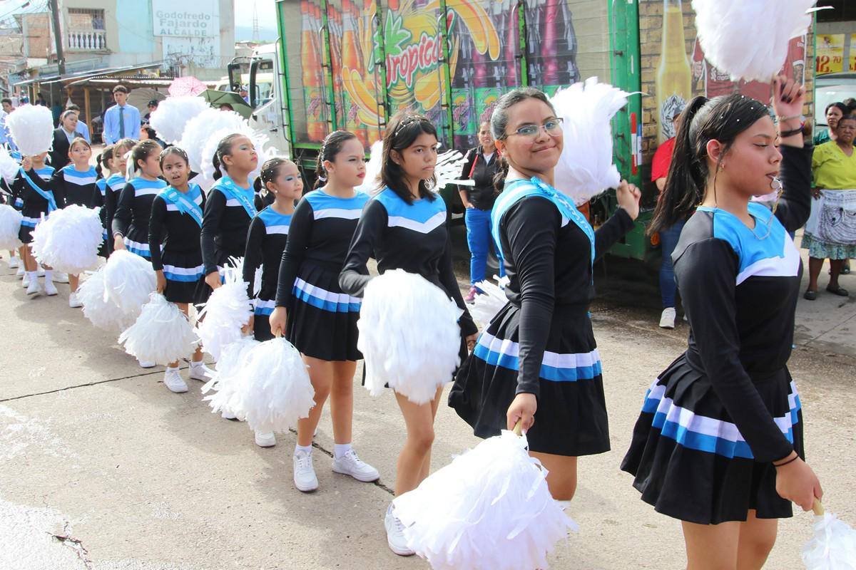 Con colorido desfile colonia San Miguel de Tegucigalpa celebra su 69 aniversario