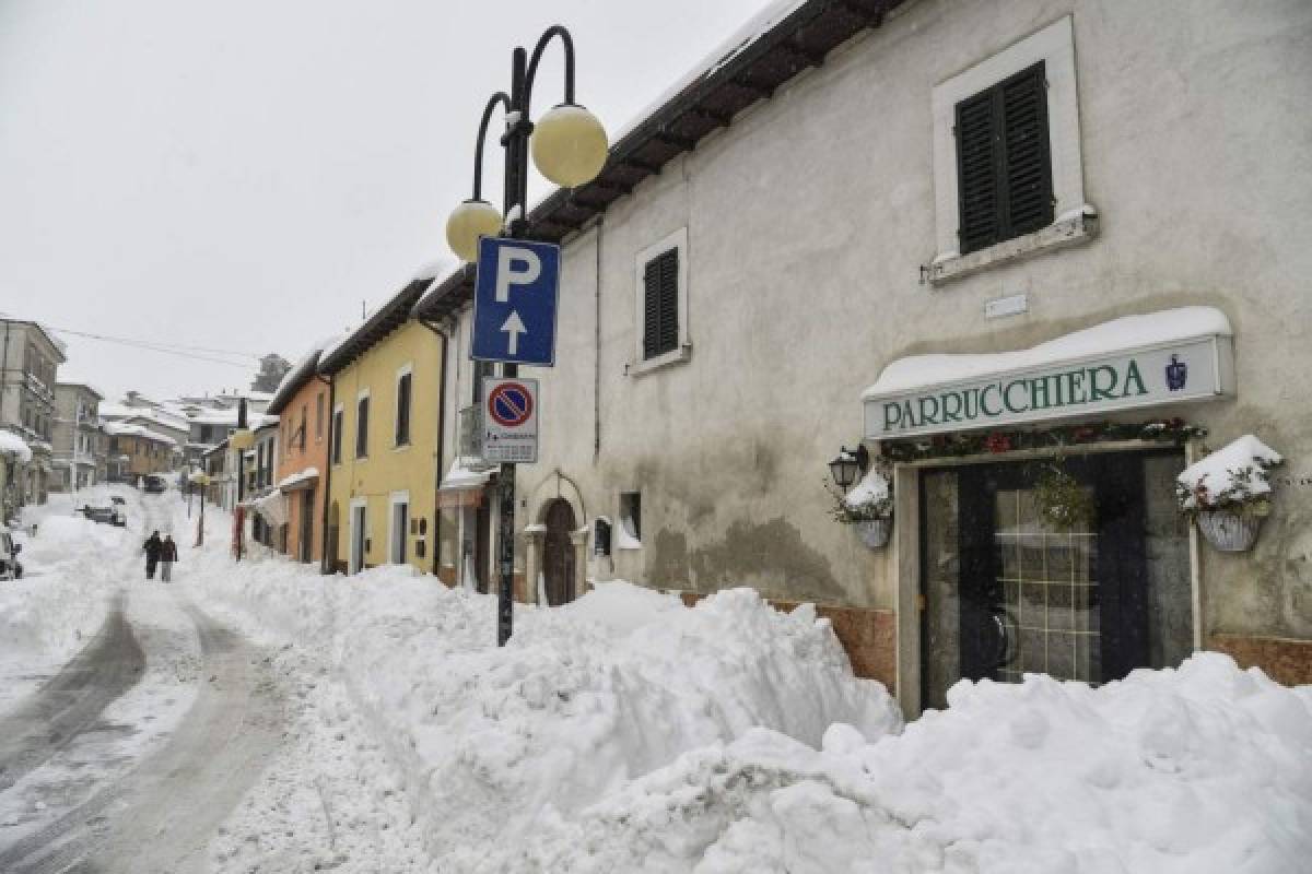 Tres terremotos sacuden en una hora el centro de Italia