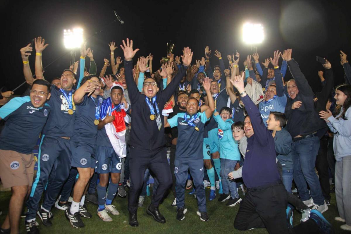 Motagua celebra la obtención de su copa 19 en Liga Nacional: Besos, lágrimas y emoción