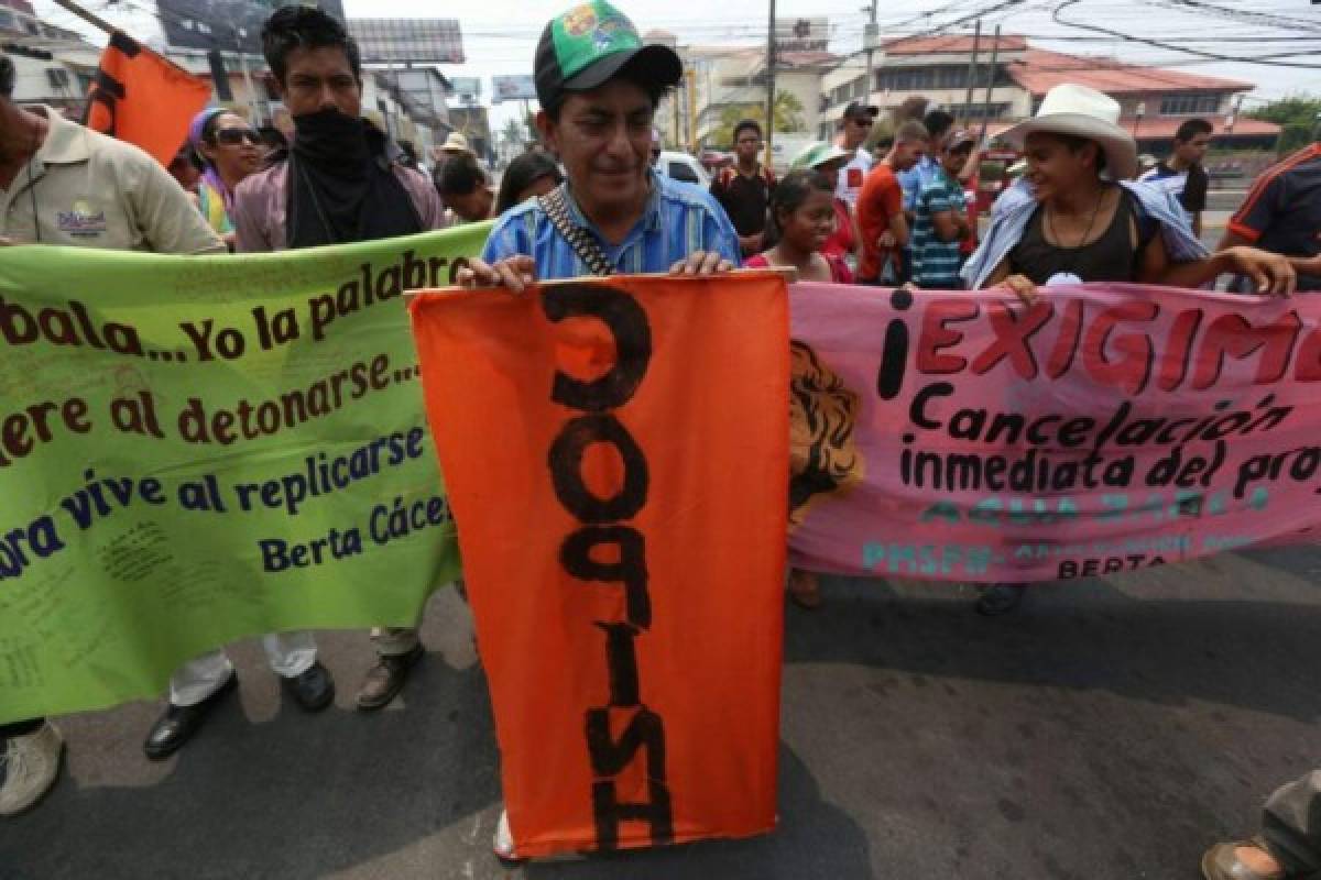 Segundo día de protestas del Copinh frente a casa de gobierno