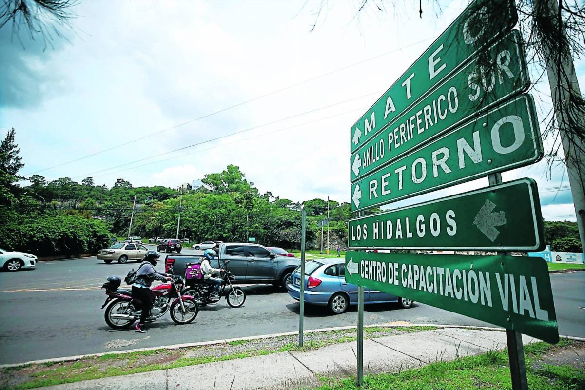 Más proyectos viales en pausa para dar prioridad a bacheos en las calles