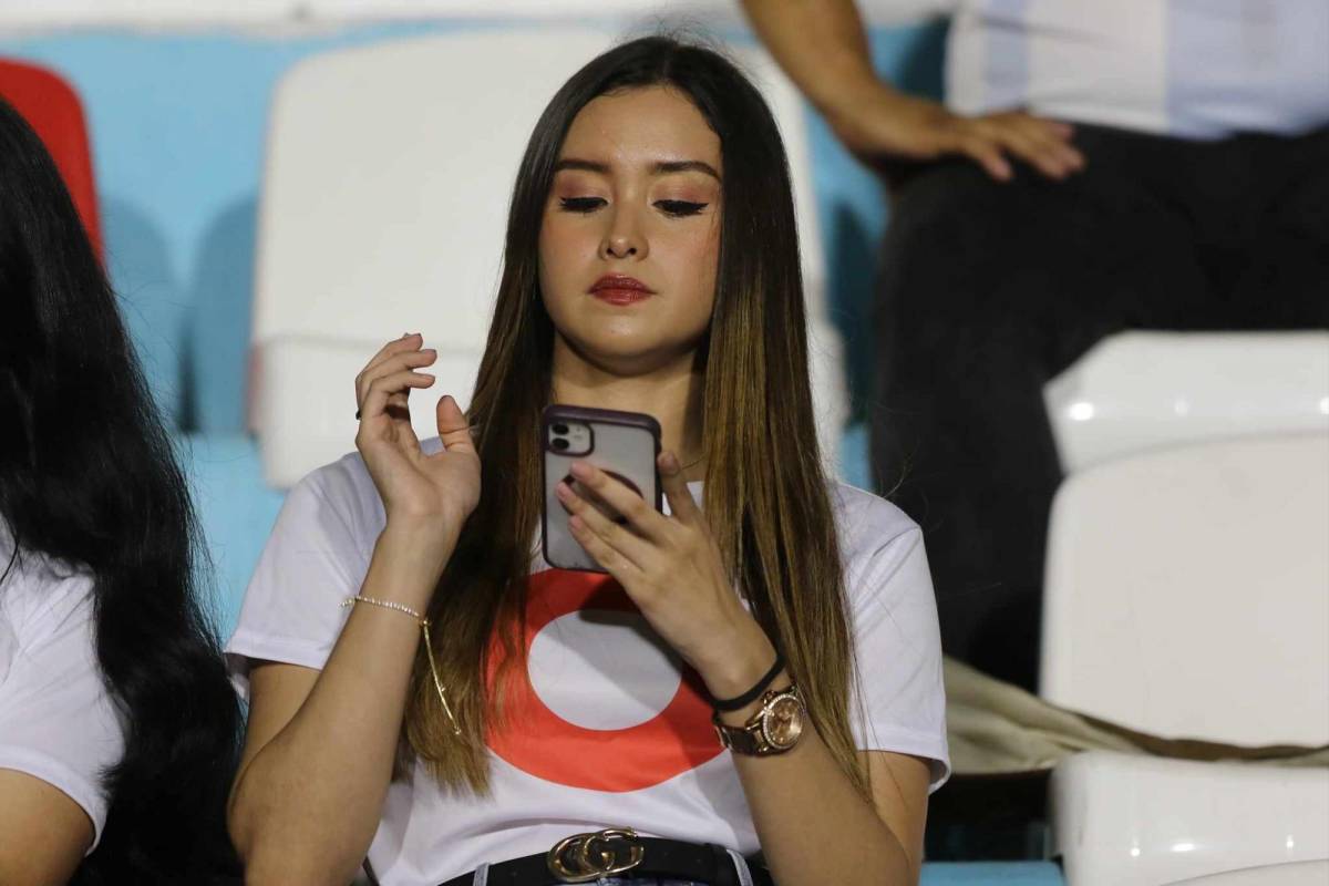 ¡Solo bellezas! Estadio Nacional se llena de lindas chicas para clásico entre Motagua y Olimpia