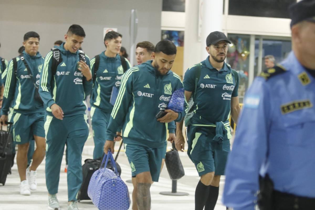 Selección de México llega a Honduras muy sonriente