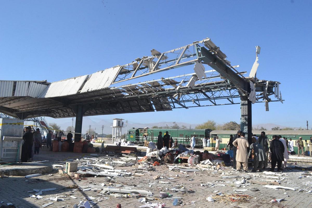 Imágenes que dejó la explosión en estación de trenes de Quetta, Pakistán