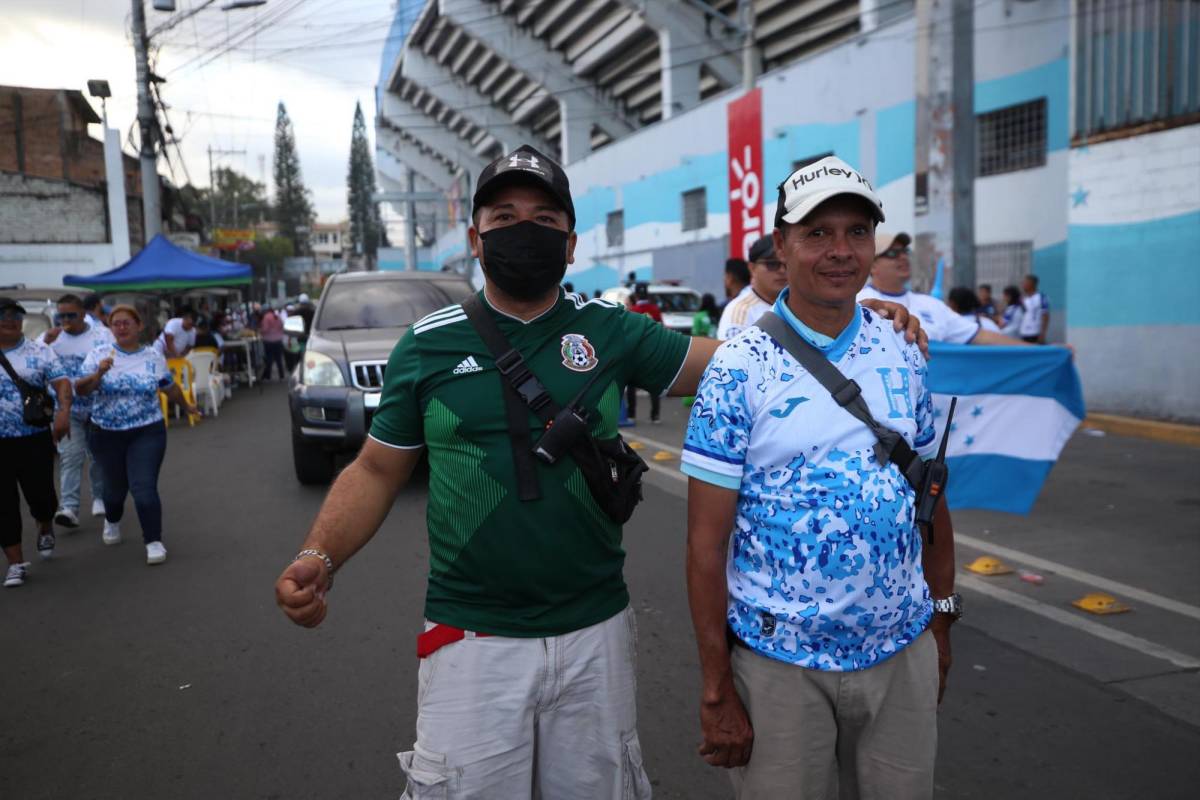 Hermandad, máscaras y la ex leyenda que llegó acompañado al Nacional