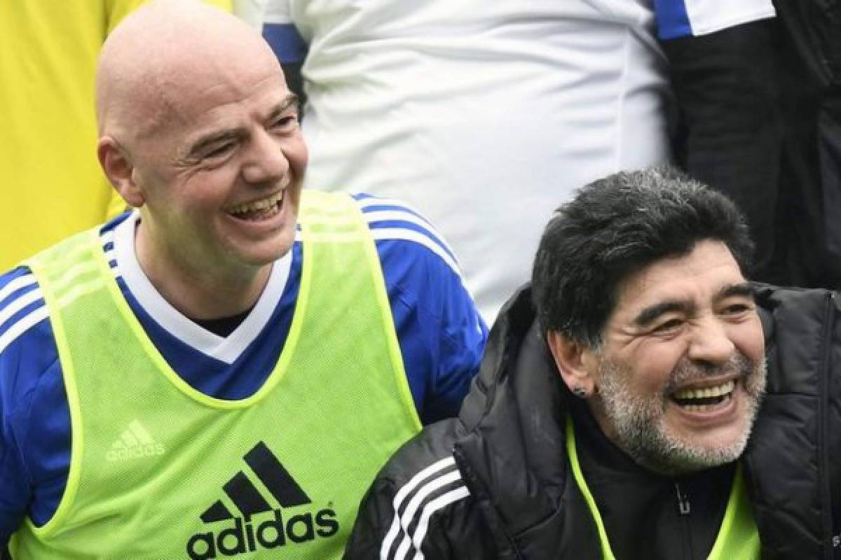 Maradona anuncia vínculo con la FIFA