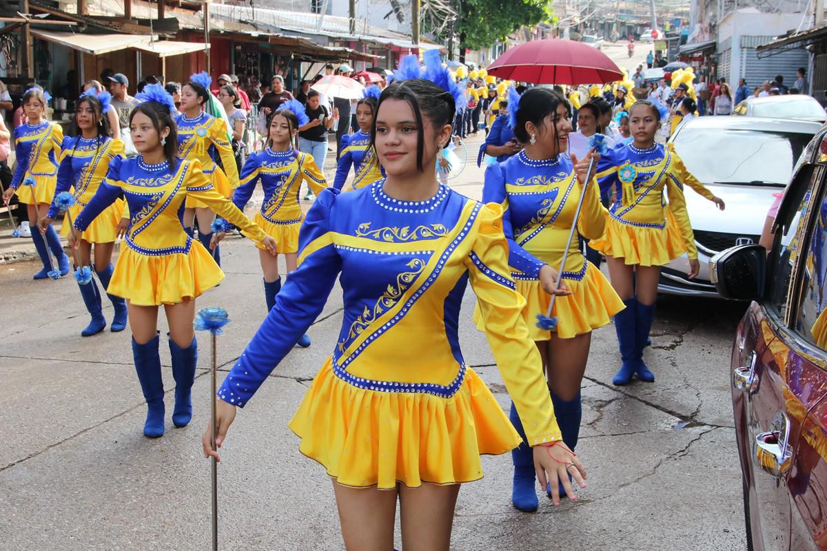 Con colorido desfile colonia San Miguel de Tegucigalpa celebra su 69 aniversario