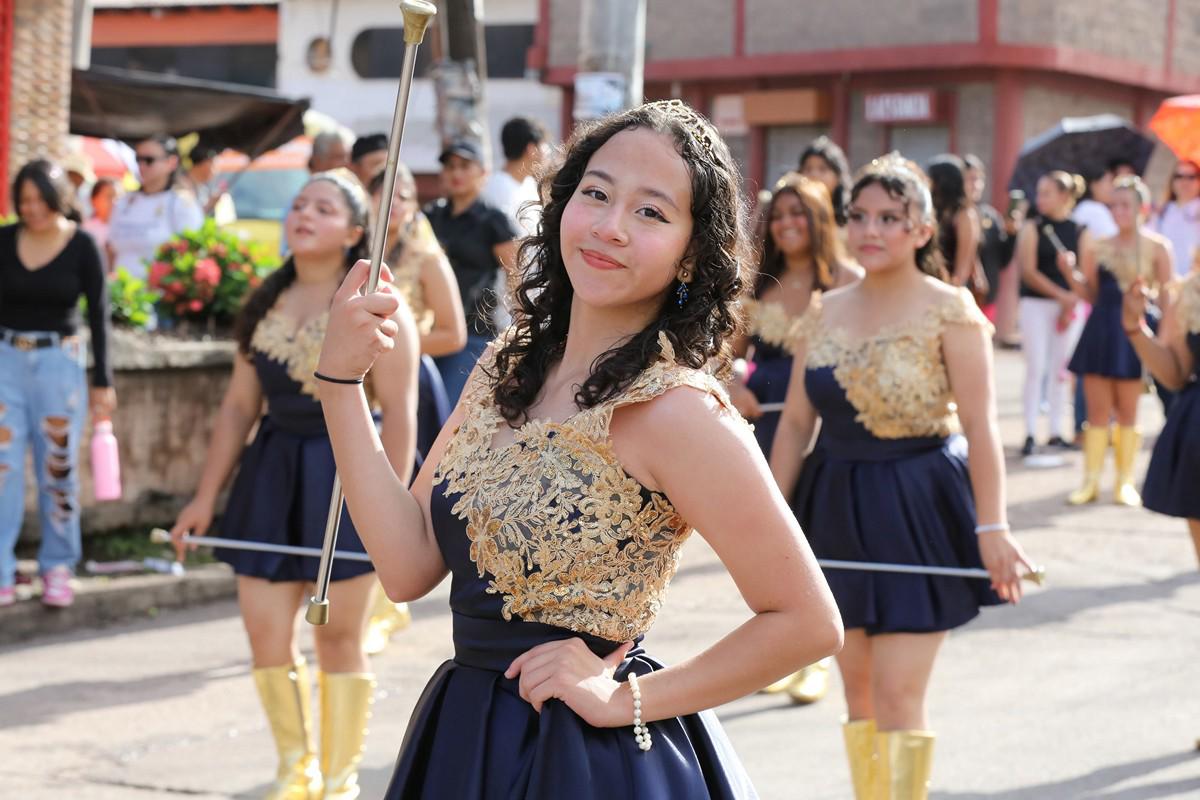 Con colorido desfile colonia San Miguel de Tegucigalpa celebra su 69 aniversario