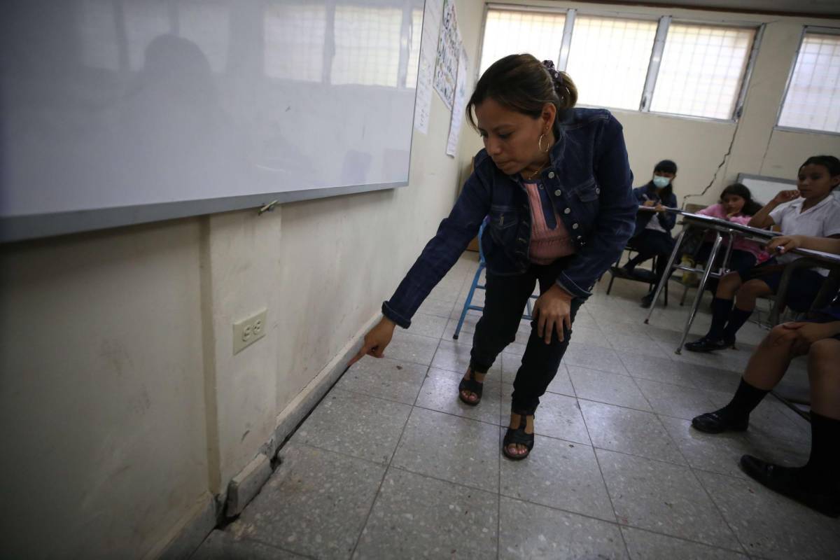 En peligro están escolares por falla geológica en aldea Suyapa