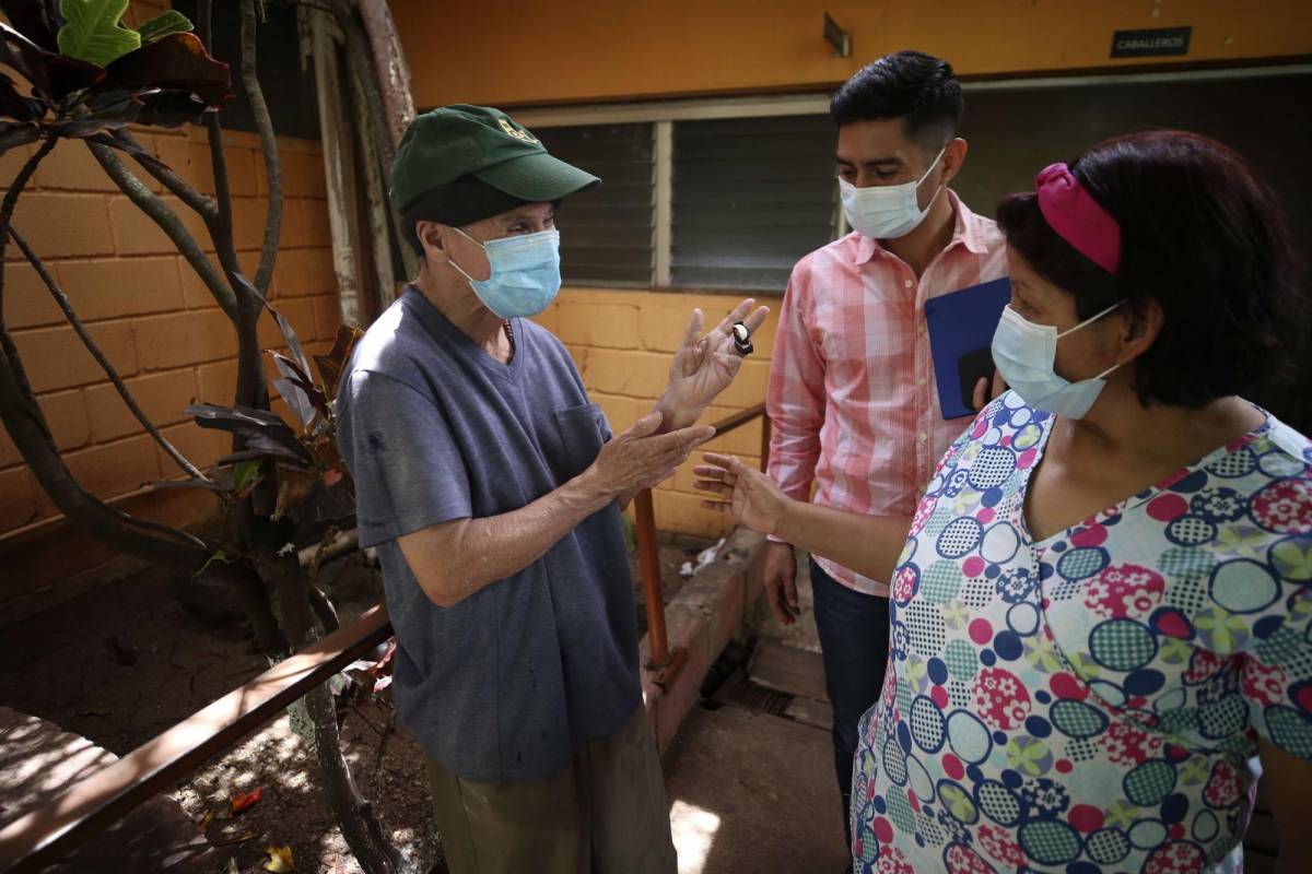 Bajo el asedio del abandono viven los ancianos en asilos