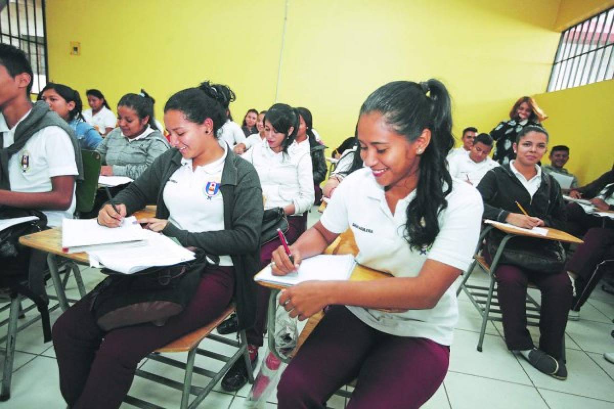 El 29 de noviembre se graduarán los últimos maestros de primaria