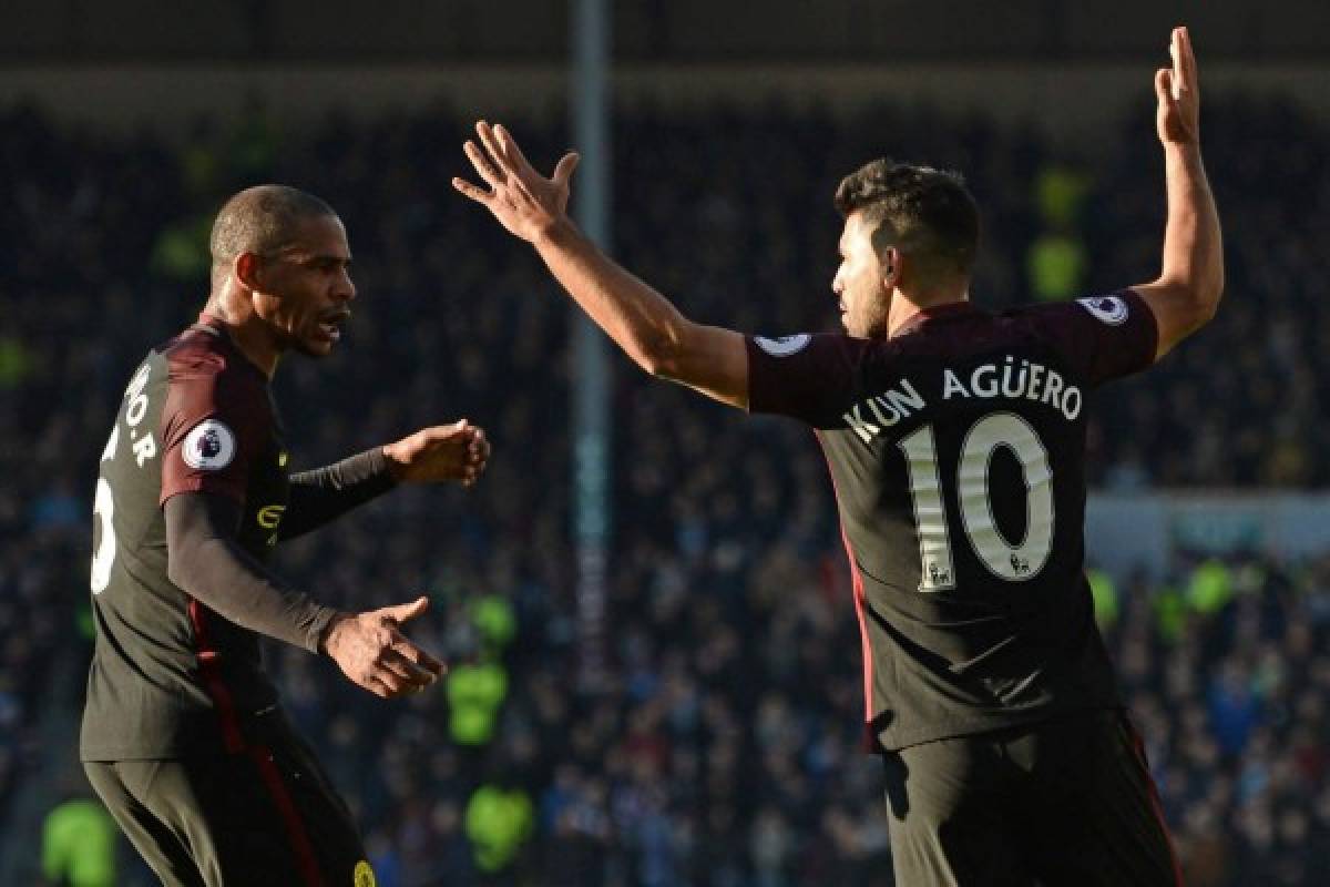 El City se coloca líder tras remontar ante el Burnley (2-1) con doblete de Agüero