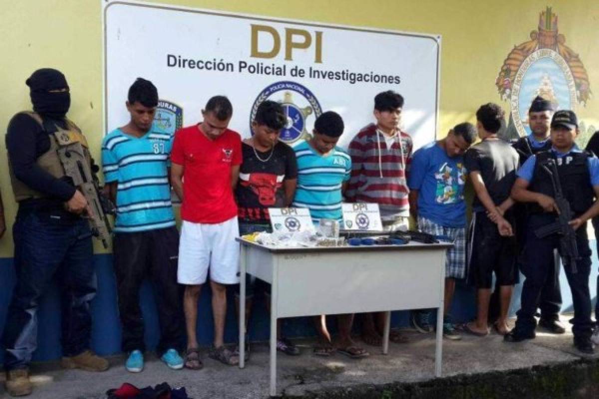 Capturan a varias personas con drogas y armas en La Ceiba  