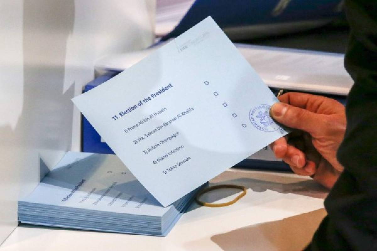 Inició la votación para la elección de presidente de la FIFA