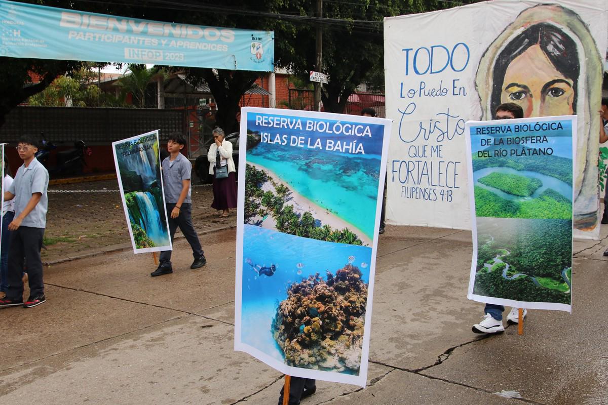 Con colorido desfile colonia San Miguel de Tegucigalpa celebra su 69 aniversario