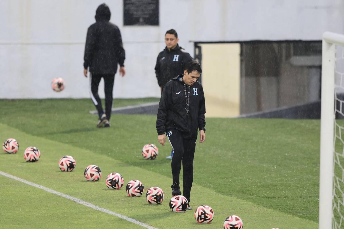 Honduras entrena bajo la lluvia previo al juego ante México por la Nations League