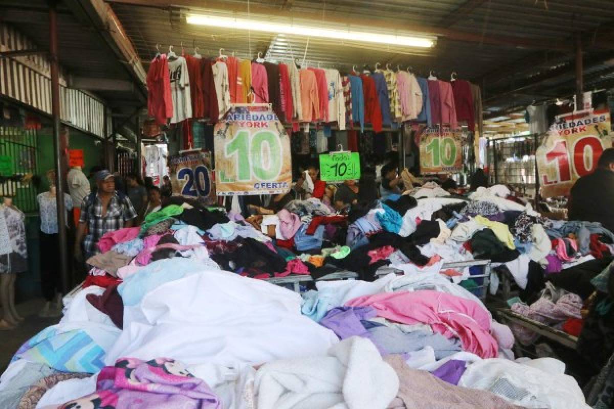 Con L 100 se puede comprar una mudada en tiendas de ropa usada