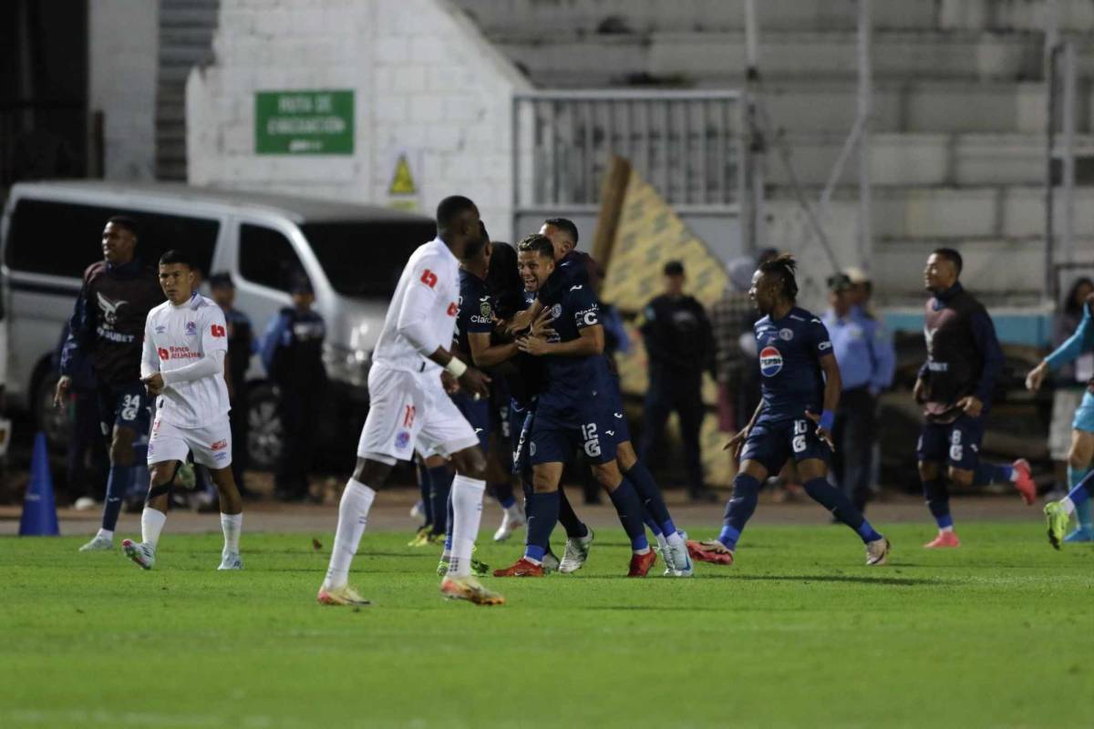 Tristeza del Olimpia tras perder final y no poder conseguir el penta en despedida de Troglio