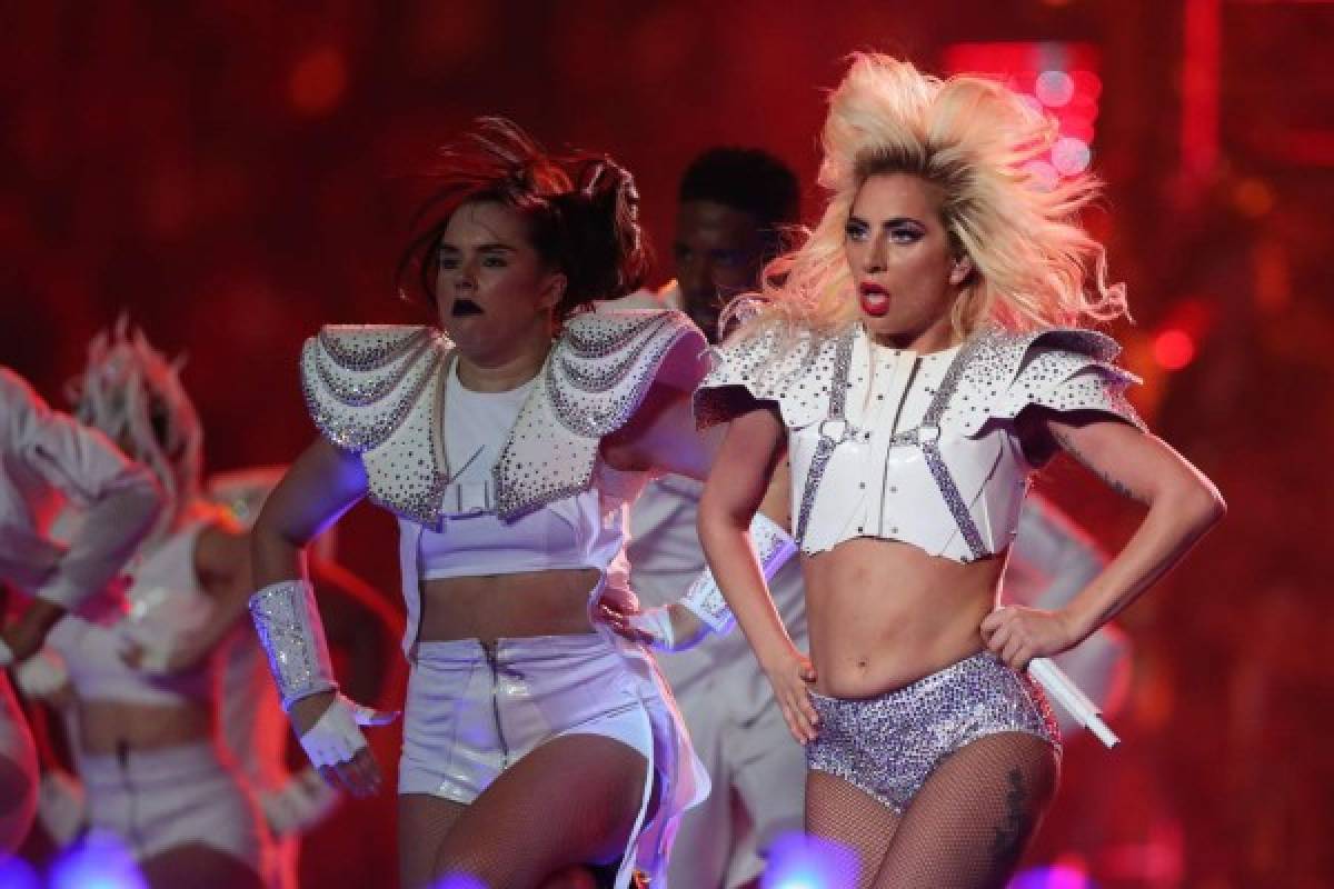 Lady Gaga criticada por mostrar su 'barriga”