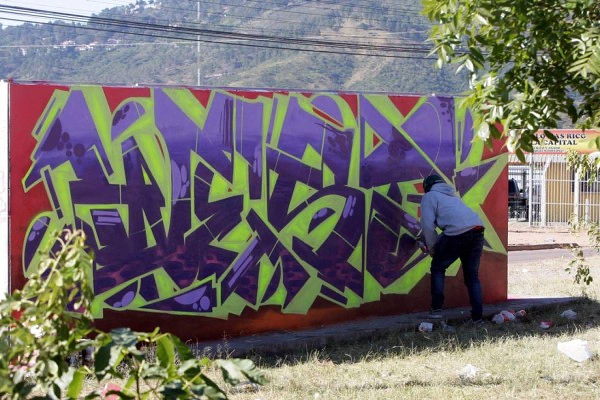 Honduras: Jóvenes le dan color a parques de grafiti con el spray