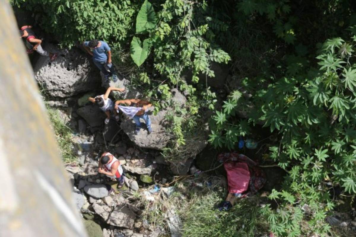 La víctima se encontraba dentro de un costal color rojo, en as cercanías del puente peatonal aledaño al Instituto Central...