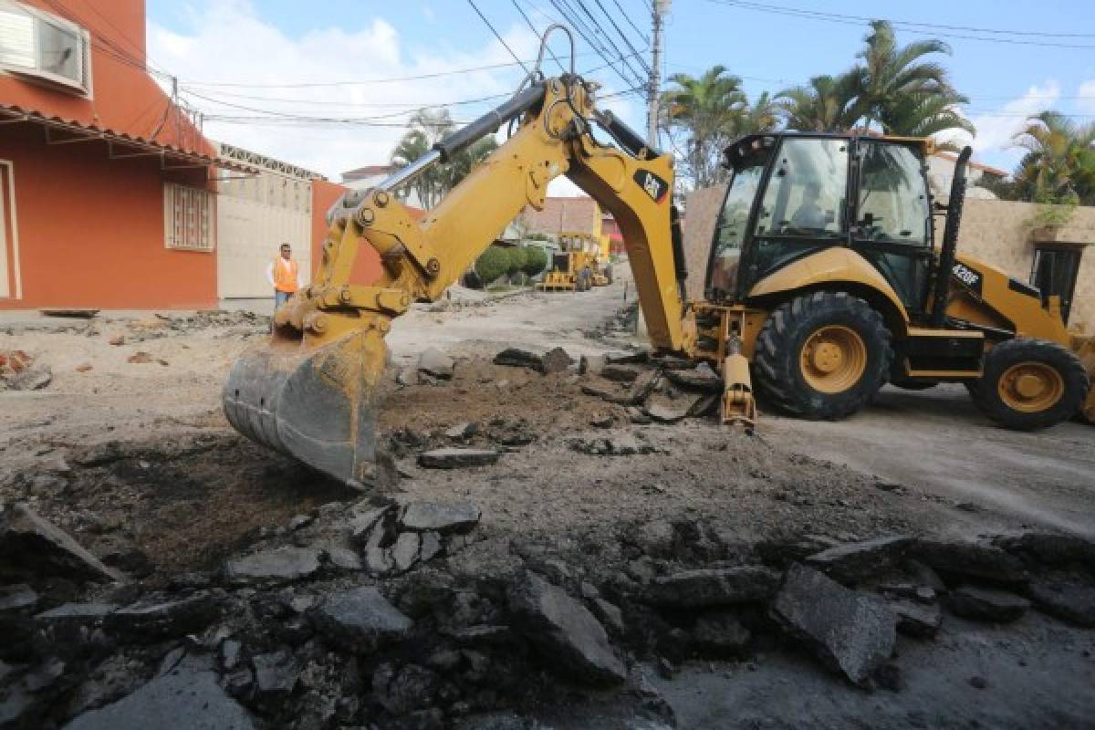 Despilfarro de fondos públicos en pavimentación de calle en Loarque