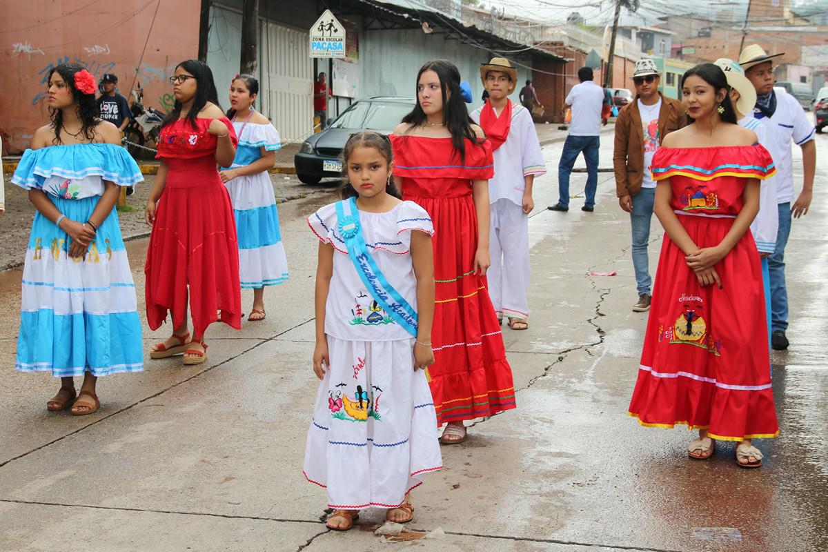 Con colorido desfile colonia San Miguel de Tegucigalpa celebra su 69 aniversario