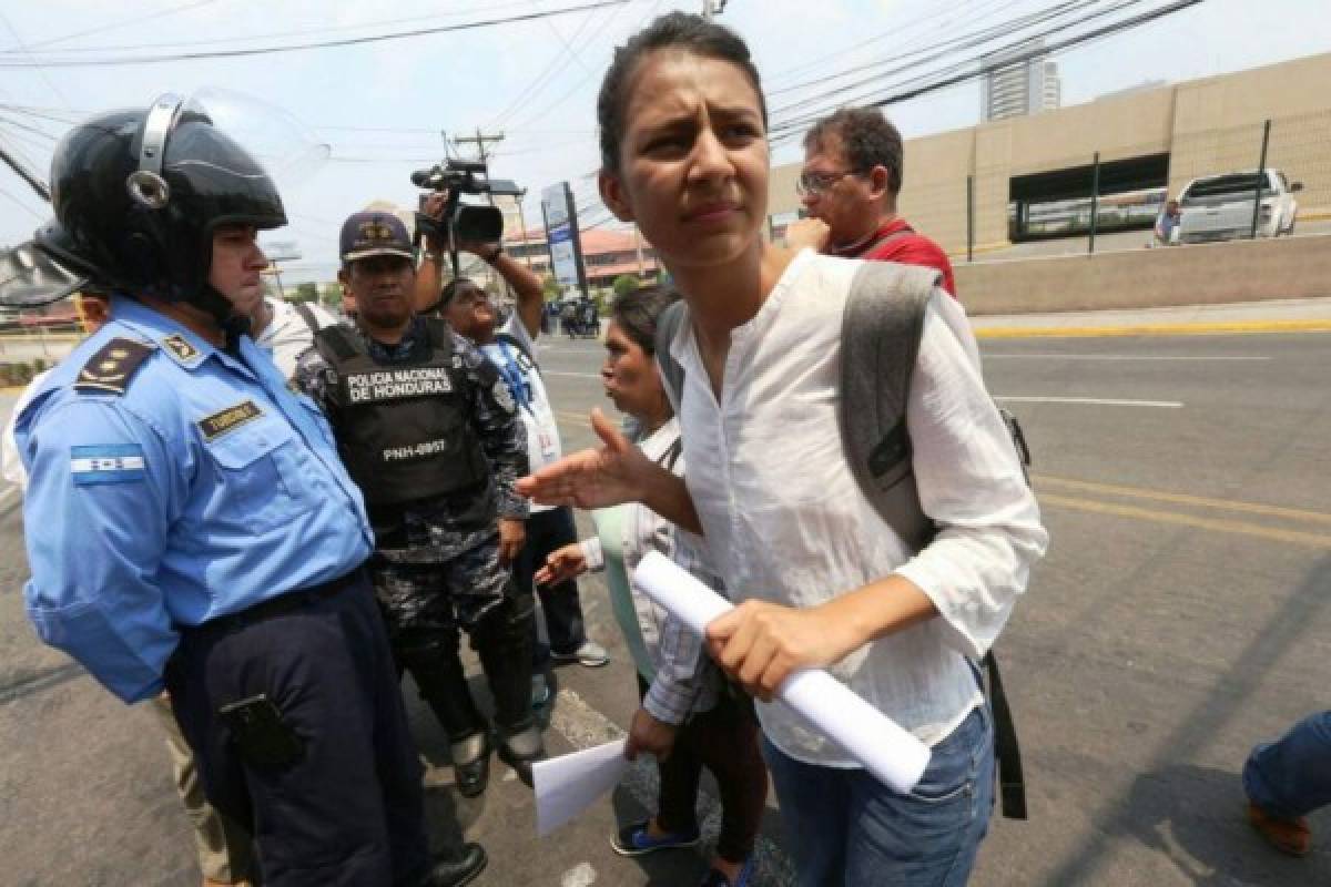 Segundo día de protestas del Copinh frente a casa de gobierno