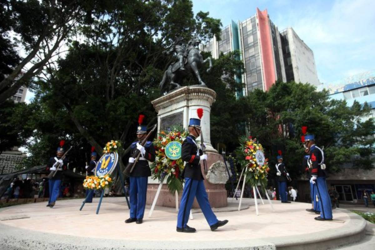 La colocación de ofrendas inició a las 6:00 de la mañana.