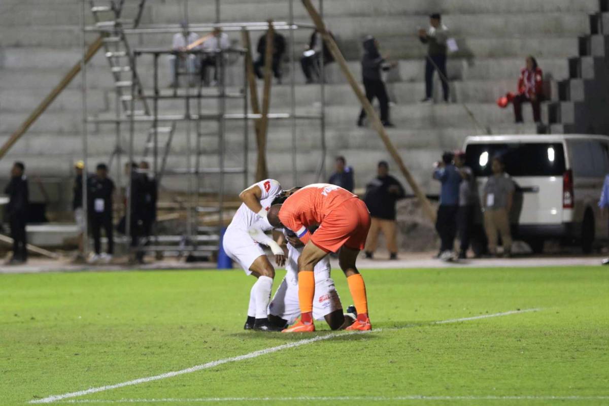 Tristeza del Olimpia tras perder final y no poder conseguir el penta en despedida de Troglio