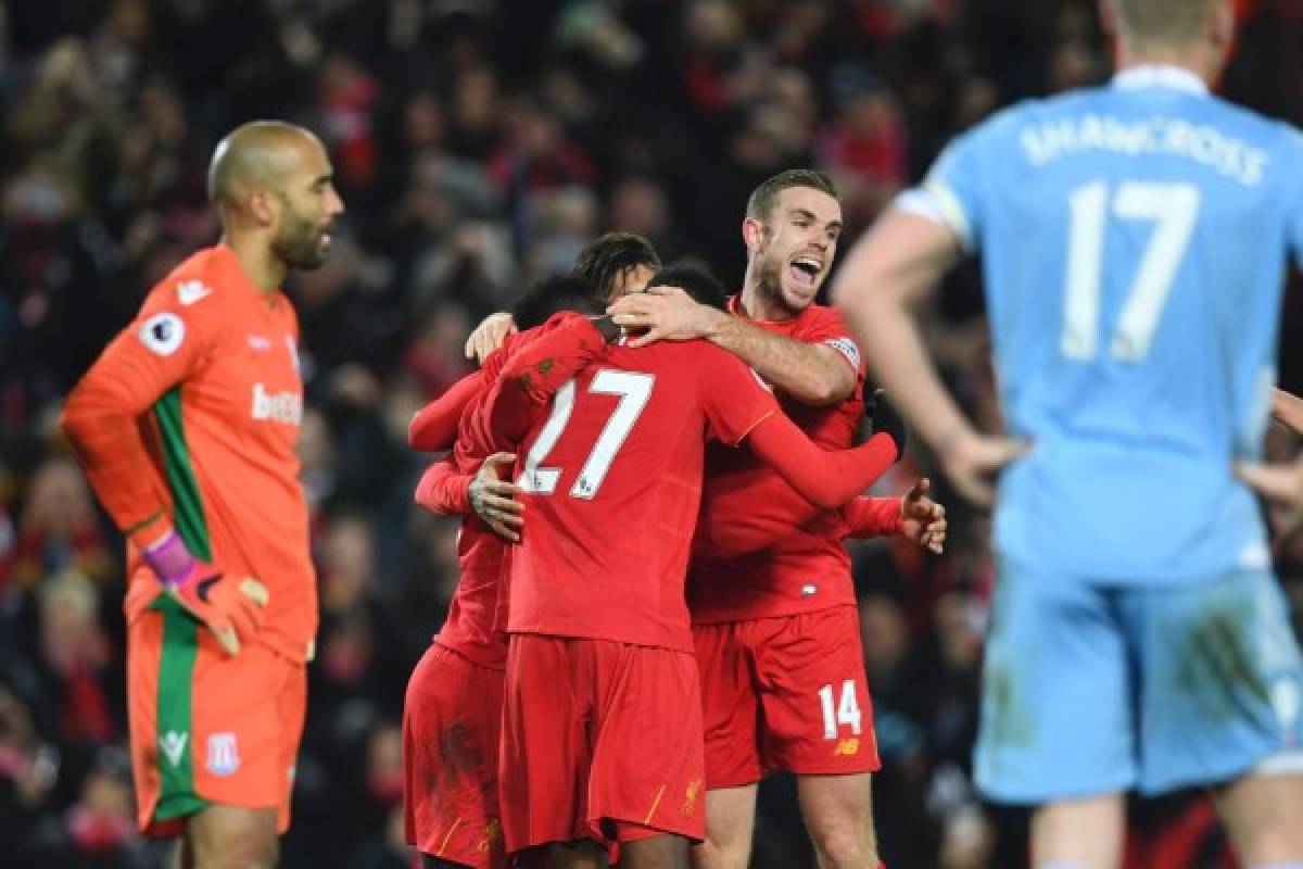 Liverpool golea 4-1 al Stoke City y recupera segundo puesto de la Premier