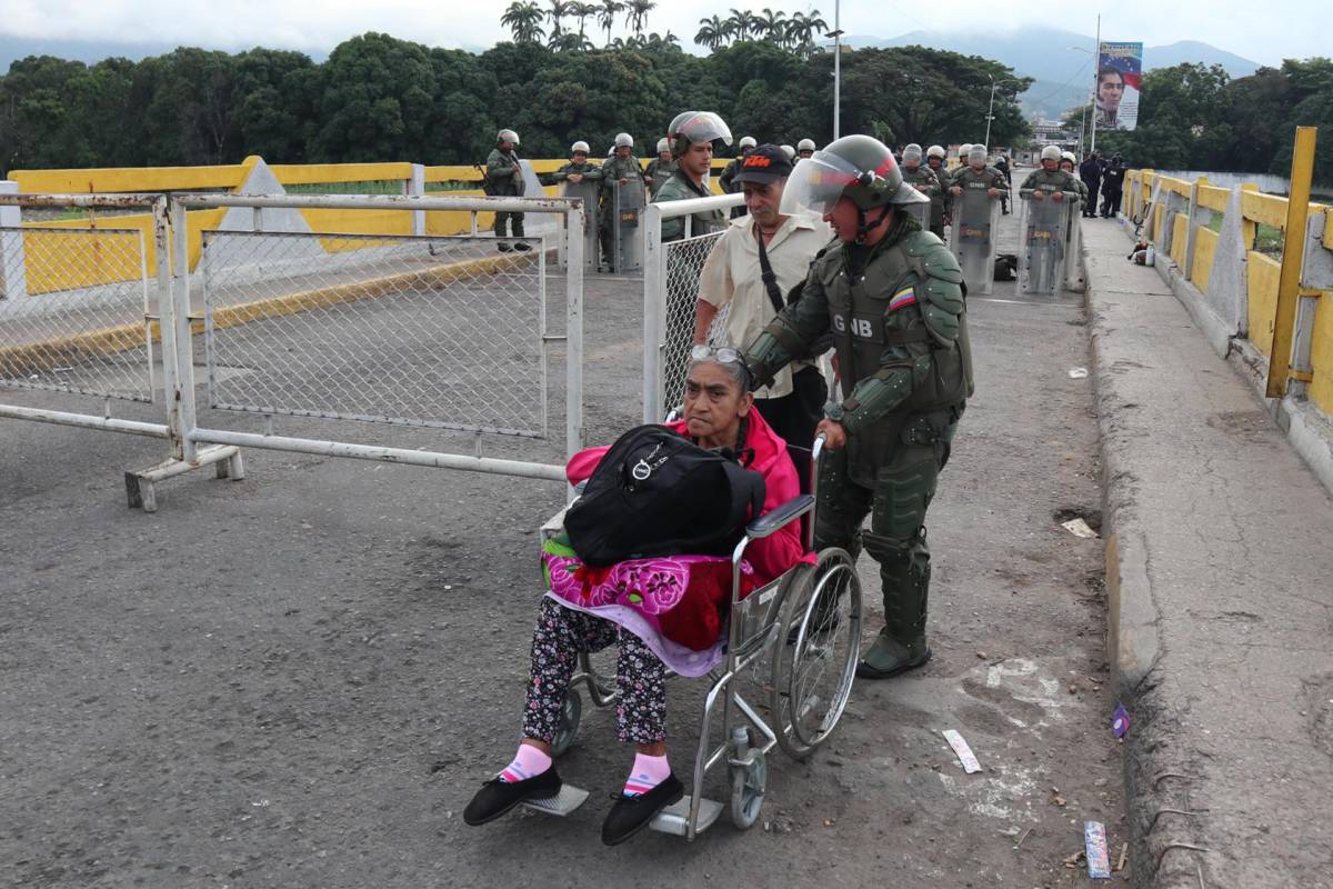 Para evitar ingreso de Edmundo González, Venezuela cierra frontera terrestre y aérea con Colombia