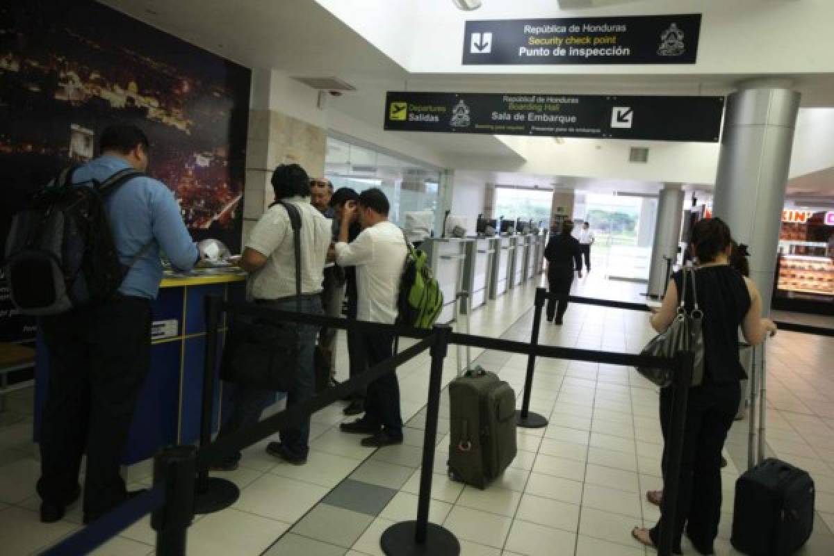 En aeropuerto sampedrano capturan a africano en posesión de 14 mil 200 dólares