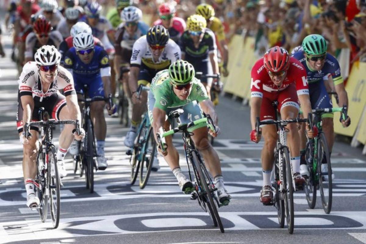 Sagan gana en un ajustado esprint su tercera etapa en el Tour  