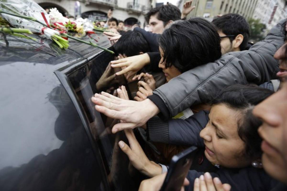 Lágrimas y emoción en el último adiós a Gustavo Cerati