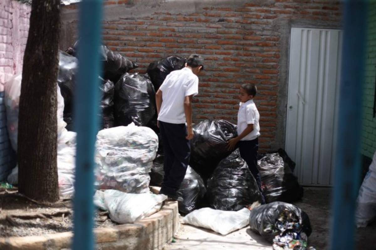 Escuelas se alistan para vender plástico y aluminio reciclado