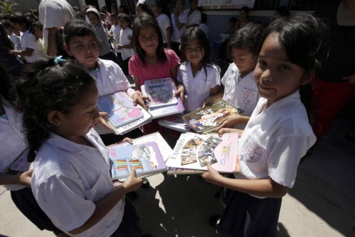 Cambiamos útiles por sonrisas en la Escuela Alma Rodas de Fiallos